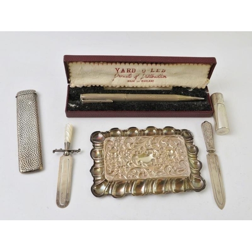 371 - A mixed lot of hallmarked silver to include a boxed Yard-o-Led pencil, two dagger shaped book marks,... 