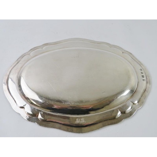 401 - A fine early George III silver platter with gadrooned rim and various engraved crests. Hallmarked fo... 