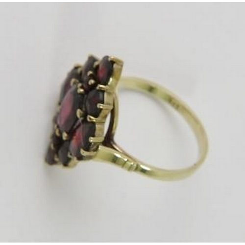 453 - A 9ct yellow gold and garnet dress ring
Condition report: 4.2gms , finger size P, overall good.