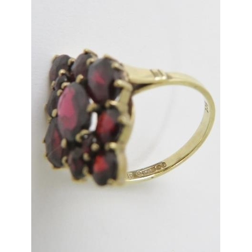 453 - A 9ct yellow gold and garnet dress ring
Condition report: 4.2gms , finger size P, overall good.