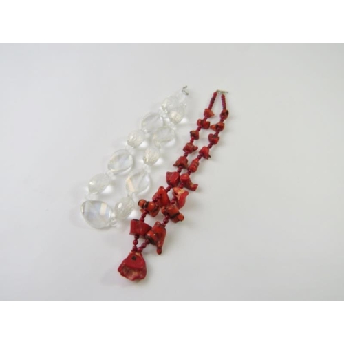 478 - A faceted and opaline glass bead necklace; and another coral resin necklace 
Condition report: 380gm... 