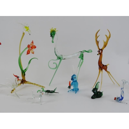 61 - A group of vintage hand blown glass animals. (19 items) 18.2 cm tallest height.
Condition report: Go... 