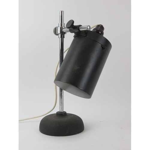 94 - A vintage height adjustable microscope light, 20th century. 34 cm height.
Condition report: Light ag... 