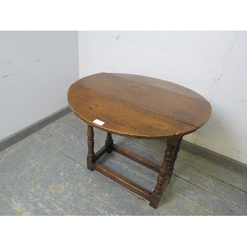 817 - A small 18th century style oak drop leaf table in the manner of Titchmarsh & Goodwin, on turned and ... 