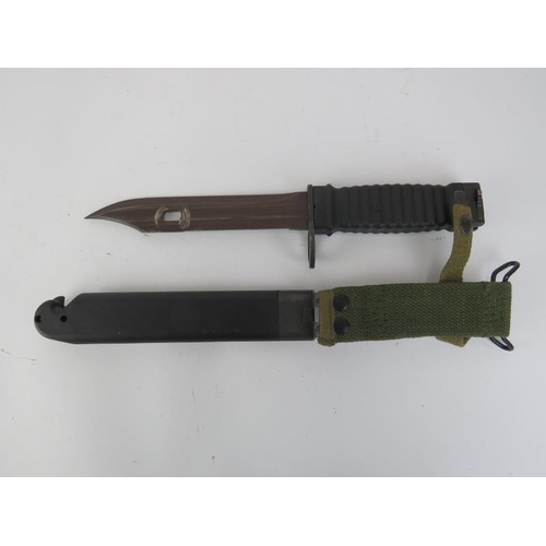 140 - A vintage West German Army bayonet fighting knife with scabbard, mid/late 20th century. 34 cm total ... 