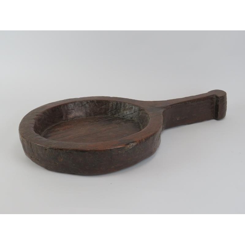 16 - An antique rustic hand carved oak serving bowl. 52.7 cm length.
Condition report: Some age related w... 