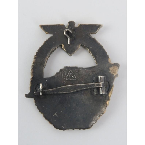 170 - A German WWII Kriegsmarine E-Boat Badge. 2nd Pattern design. 5.9 cm x 5 cm.
Condition report: Some a... 