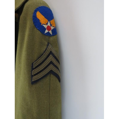 176 - A vintage American United States Air Force Sergeant’s overcoat. 100 cm length.
Condition report: Som... 