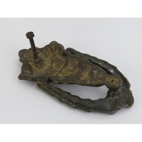 18 - A Victorian bronze neo-classical door knocker. 19.6 cm height.
Condition report: Some age related su... 