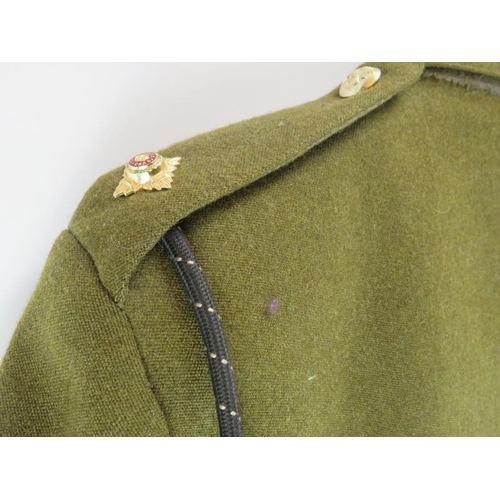 180 - A vintage British Army uniform of The Buffs Royal East Kent Regiment. Jacket: 83 cm length.
Conditio... 