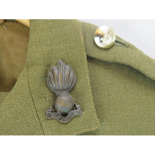 184 - A vintage British Army uniform of The Royal Artillery. Jacket: 78 cm length.
Condition report: Some ... 