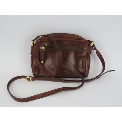 223 - The Bridge brown leather ’Story Donna’ crossbody handbag. Gold hardware with adjustable strap, zip c... 