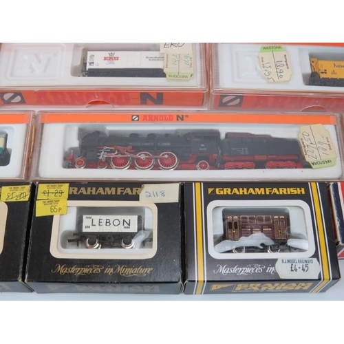 280 - A group of Arnold N Guage model trains, rolling stock and track with boxes. (Quantity)
Condition rep... 