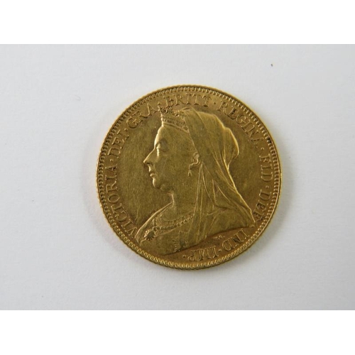 296 - A Queen Victoria gold sovereign coin, 1900, veiled head. Approx 8.0 grams.