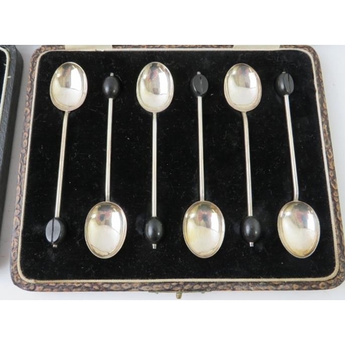 384 - Two cased sets of silver coffee bean teaspoons. Hallmarked for Birmingham 1924 and 1935 Approx gross... 