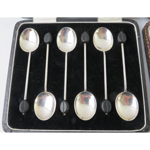 384 - Two cased sets of silver coffee bean teaspoons. Hallmarked for Birmingham 1924 and 1935 Approx gross... 