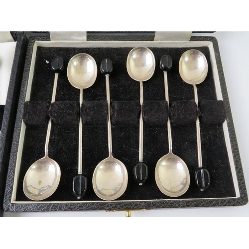 386 - Two cased sets of silver coffee bean teaspoons. Hallmarked for Birmingham 1925 and Sheffield 1969 Ap... 