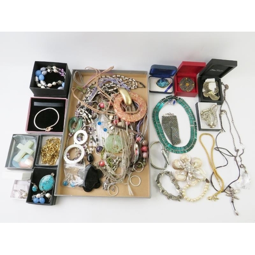 422 - A quantity of mainly costume fashion jewellery to include earrings, necklaces and bracelets. Pandora... 