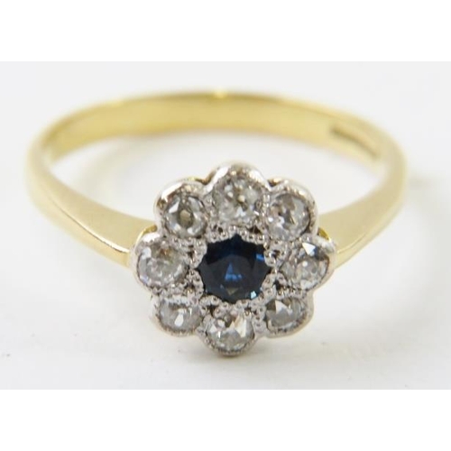 429 - A pretty diamond and sapphire 18ct yellow and white gold cluster ring, with 8 old cut diamonds grain... 