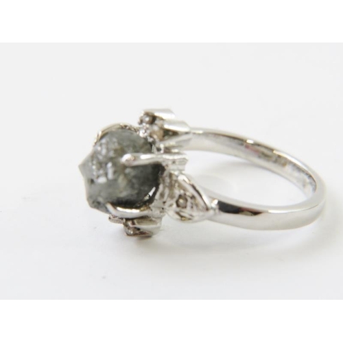 439 - A rough diamond ring in white metal, accompanied with a Gemmological Institute & Laboratory report s... 