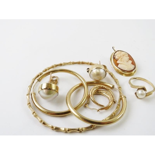 457 - A pair of 9ct yellow gold large hollow hoop earrings; a pair of mabe pearl and yellow metal stud ear... 