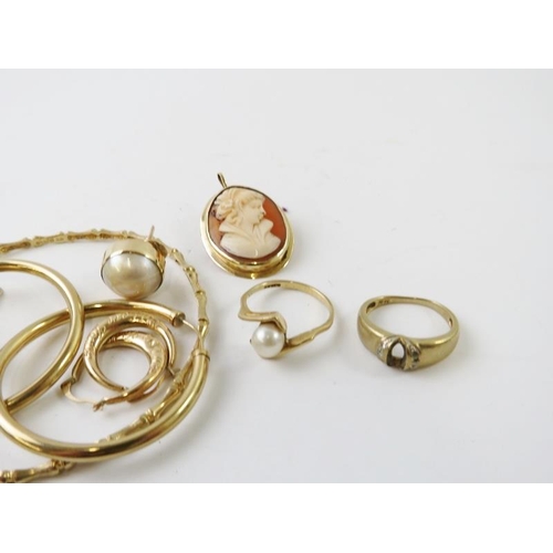 457 - A pair of 9ct yellow gold large hollow hoop earrings; a pair of mabe pearl and yellow metal stud ear... 