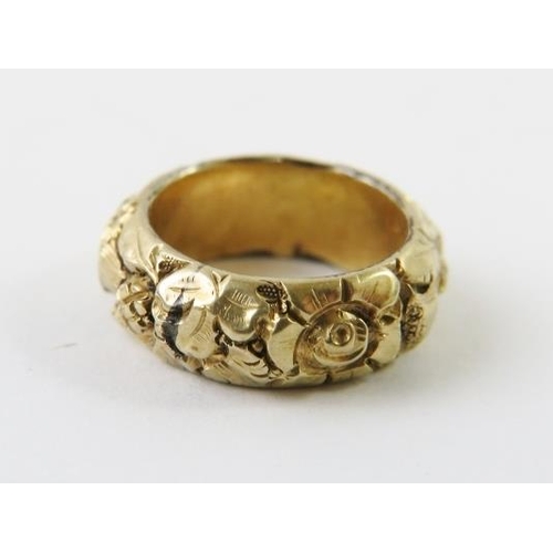 480 - A 19th century child’s yellow metal posy ring with rose and thistle motifs in high relief, 5.5mm wid... 