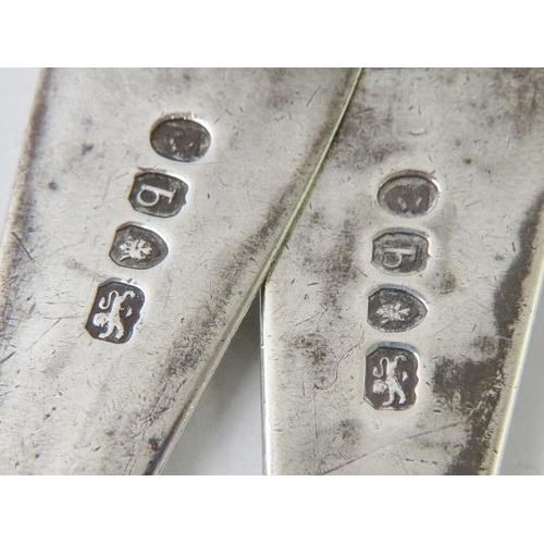 59 - A pair of George III silver tablespoons hallmarked for London 1791, maker's mark indistinct. Length ... 