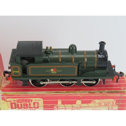 91 - A vintage Hornby Dublo guage 2206 locomotive and a tri-ang 00 guage Class L1 locomotive. Original bo... 