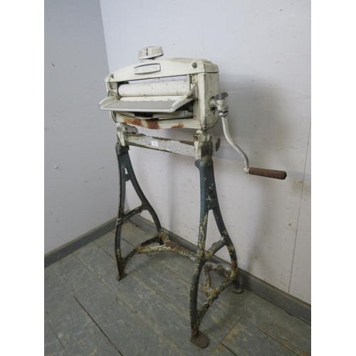 826 - A mid-century ‘Acme Pioneer’ cast iron mangle.
H107 x W53 x D36cms (approx)
Condition report: Rusty ... 