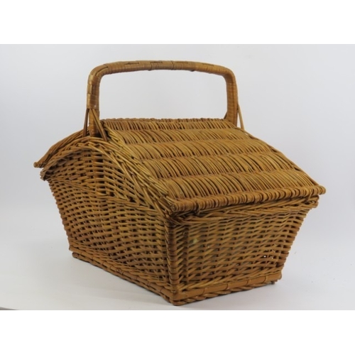 169 - A vintage Optima wicker picnic hamper with contents. 42 cm height.
Condition report: Light age relat... 