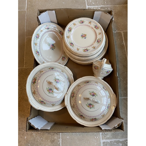 23 - Part Winchester Dinner Service, 22 Pcs