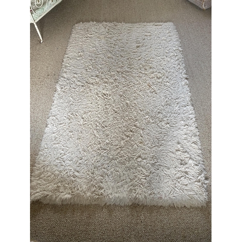 523 - Rug 
250cm x 155cm