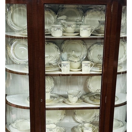 147 - Royal Doulton Fine Bone China Dinner / Tea Service
56 Pces