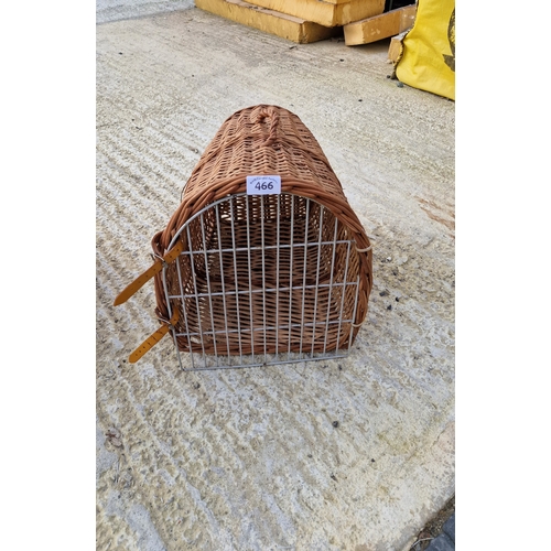 466 - Wicker cat or small dog carrier crate