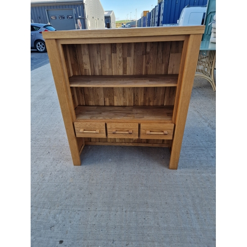 578 - Wooden shelves with drawers