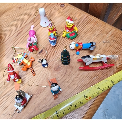 590 - 10 miniature tree decoration incl 4 Disney Characters