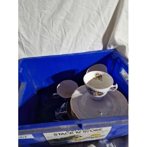 167 - Box of assorted china