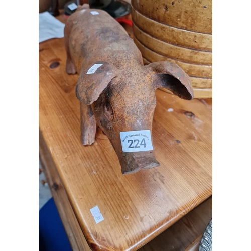 224 - Cast Iron Pig