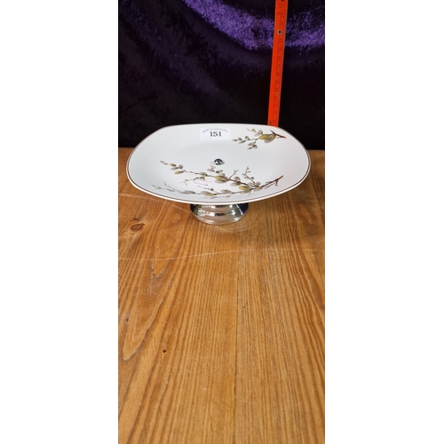 151 - Midwinter cake stand