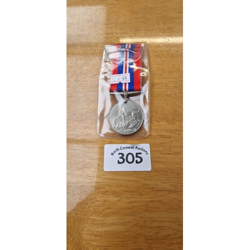 305 - WW2 military medal