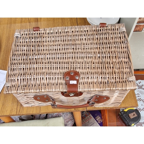 380 - Classic fully fitted Wicker picnic basket.'new'