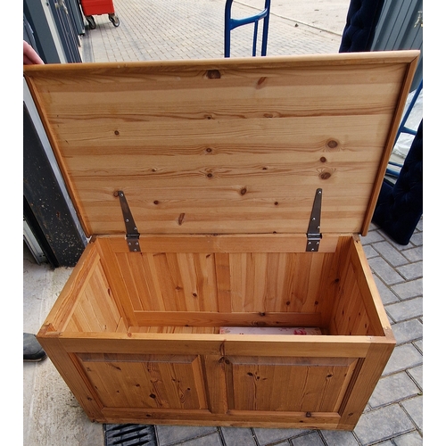 214 - Pine Blanket box 46x91x48cm