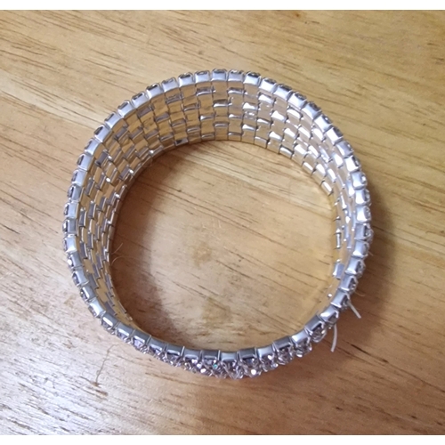 291 - Expanding Diamante bracelet