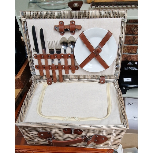 534 - Vintage pinic hamper