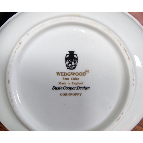 62 - 2 pieces of Wedgwood Susie Cooper 'Corn Poppy'