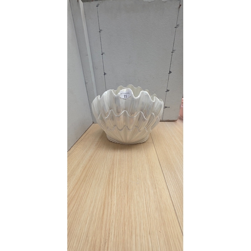 11 - Very large lustre sea shell planter 32x28cm