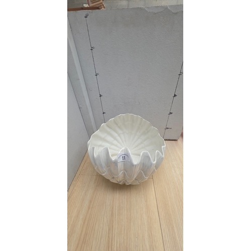 11 - Very large lustre sea shell planter 32x28cm