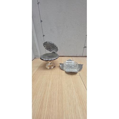 14 - Clam shaped caviar dish and ash tray