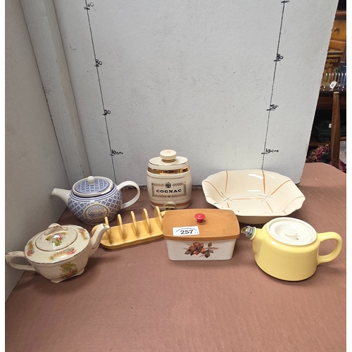 257 - Collection of Ceramic Ware